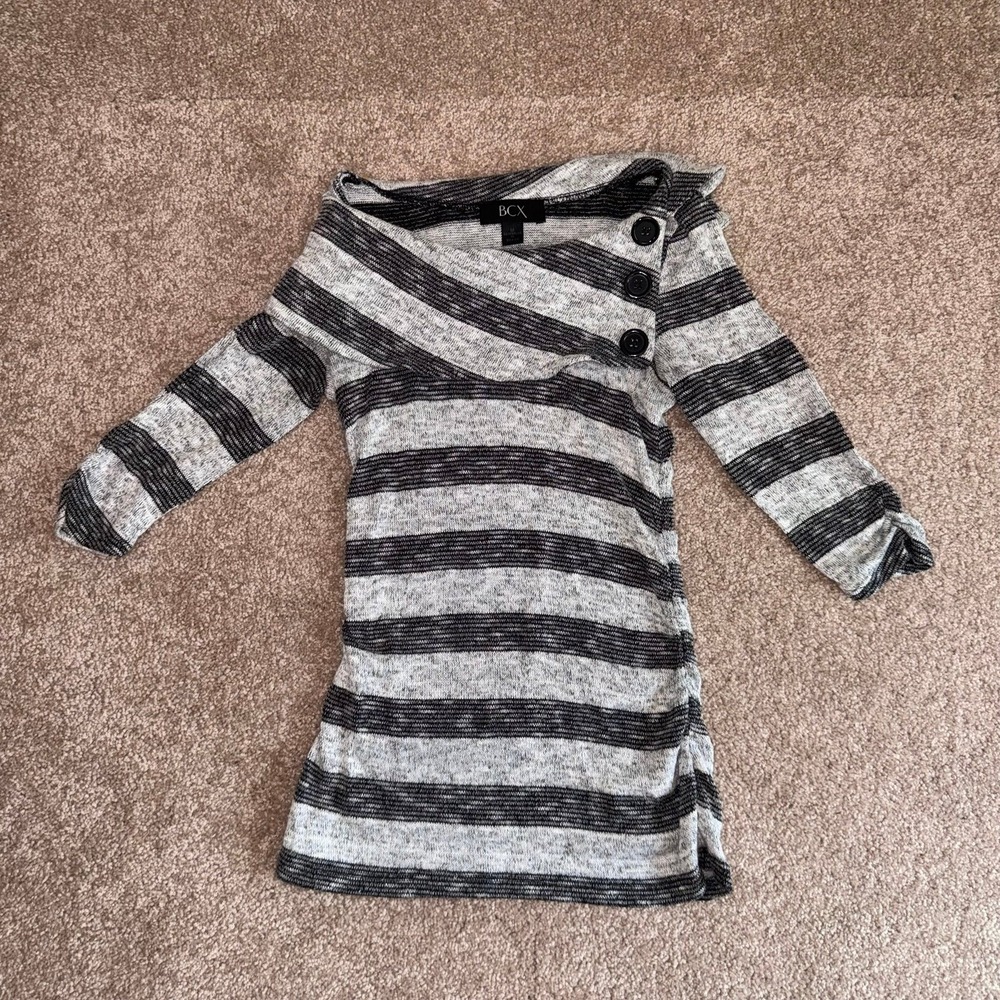 BCX Women's Grey & Black Striped 1/2 Sleeve Top, Button Detail - Size Medium Y2K